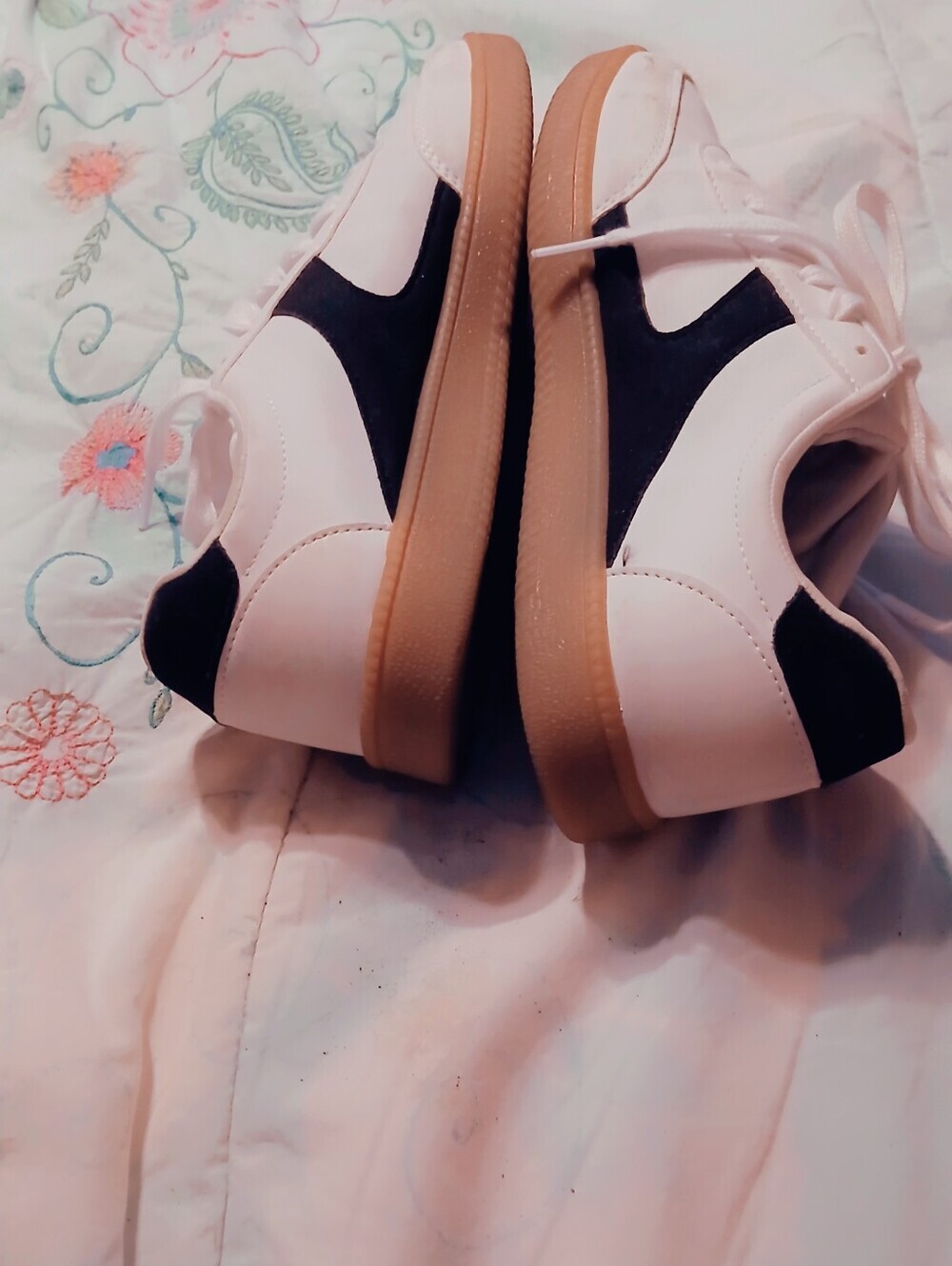 No Boundaries Ladies White Leather Sneakers with Black Side Stripe. Size 9.5 - Picture 5 of 9